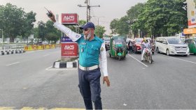 দায়িত্ব পালনের মধ্যেই ঈদের আনন্দ খোঁজেন যারা