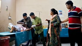 ঈদের ছুটিতে চিকিৎসকরা, রোগীর সেলাই-ড্রেসিং করছেন ওয়ার্ড বয়
