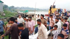 ঈদের ছুটিতে বাড়ি যাওয়ার পথে অটোরিকশাসহ নদীতে ডুবে শাশুড়ি-পুত্রবধূ নিহত