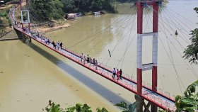 হ্রদ, পাহাড়, ঝরনা—রাঙামাটিতে বেড়েছে পর্যটকদের আনাগোনা