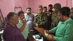 অতিরিক্ত ভাড়া আদায়ের অভিযোগ যৌথবাহিনীর অভিযান, ৩ বাস কাউন্টারে জরিমানা