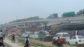 সিরাজগঞ্জের মহাসড়কে ১৫ কিলোমিটার যানজট