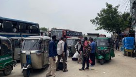 ছুটির শেষ দিনে ঢাকামুখী মানুষের ঢল, ফিরতি পথে ভোগান্তি