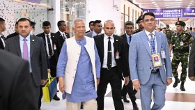 লন্ডন সফর শেষে ঢাকায় পৌঁছেছেন প্রধান উপদেষ্টা