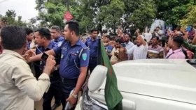 সিলেটে দুই উপদেষ্টার গাড়িবহর আটকে শ্রমিকদের বিক্ষোভ