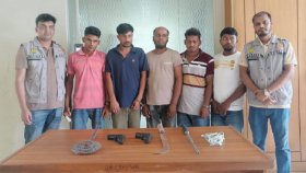 রাজধানীতে ডাকাতির প্রস্তুতিকালে অস্ত্রসহ গ্রেফতার ৫