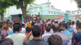 হিমাগার ভাড়া বাড়ানোর প্রতিবাদে আলুচাষি-ব্যবসায়ীদের বিক্ষোভ
