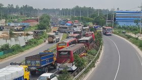 ঢাকা-টাঙ্গাইল-যমুনা সেতু মহাসড়কে আজও ধীরগতি