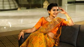 ঢাকা টু কলকাতা: মুখোমুখি দাঁড়িয়ে মুচকি হাসছেন জয়া!