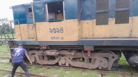 ময়মনসিংহে ট্রেনের ইঞ্জিন লাইনচ্যুত