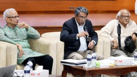 রাজনৈতিক দলগুলোর সঙ্গে ঐকমত্য কমিশনের আলোচনা ইতিবাচক এগিয়েছে: আলী রীয়াজ