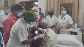 করোনার বুস্টার ডোজ নিলেন পরিকল্পনা উপদেষ্টা