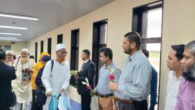 চট্টগ্রামে প্রথম ফ্লাইটে ফিরেছেন ৪১৩ জন হাজি