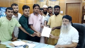 জায়গা হস্তান্তর না করার দাবিতে নীলফামারী সরকারি কলেজশিক্ষার্থীদের বিক্ষোভ