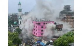 নারায়ণগঞ্জ শহরের হাকিম প্লাজা মার্কেটে আগুন