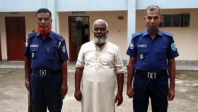 টিসিবির কার্ড বিতরণে টাকা আদায়ের অভিযোগে ইউপি চেয়ারম্যান গ্রেফতার