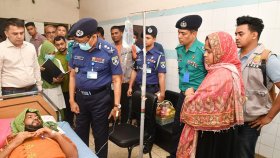 আহত পুলিশ সদস্যদের পাশে আইজিপি