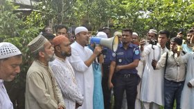 প্যারোলে মুক্তি পেয়ে মায়ের জানাজায় যুবলীগ নেতা