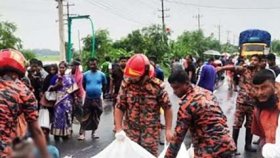 ট্রাকের ধাক্কায় প্রাণ গেলো মোটরসাইকেলের ৩ আরোহীর