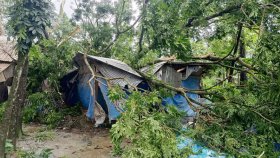নোয়াখালীতে ঝড়ে লন্ডভন্ড অর্ধশতাধিক বাড়িঘর, আহত ১০