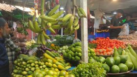 কমেছে মুরগি ও ডিমের দাম, তবে চালের বাজার চড়া