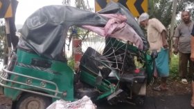 বাসের সঙ্গে সংঘর্ষে সিএনজিতে থাকা ৪ জনই নিহত
