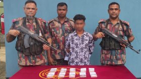 বেনাপোলে বিপুল পরিমাণ জাল নোটসহ এক কিশোর আটক