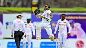 শান্তর সেঞ্চুরিতেই কি ম্যাচ হাতছাড়া বাংলাদেশের?