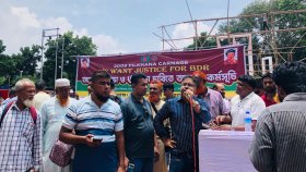 ‘মার্চ টু সচিবালয়’ কর্মসূচি স্থগিত, শহীদ মিনারেই অবস্থান চাকরিচ্যুত বিডিআর সদস্যদের 