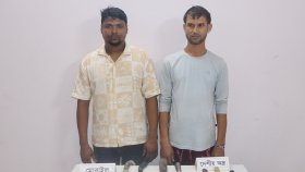 কুমিল্লায় এয়ারসফট পিস্তল ও ধারালো অস্ত্রসহ দুই যুবক আটক