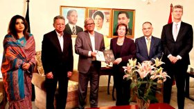 বিএনপির কার্যালয়ে মার্কিন রাষ্ট্রদূত