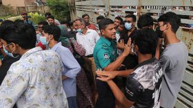 এইচএসসি পরীক্ষা পেছানোর দাবিতে চট্টগ্রাম শিক্ষা বোর্ডের সামনে বিক্ষোভ