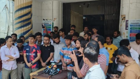 স্বাস্থ্য উপদেষ্টাকে হল পরিদর্শনের আল্টিমেটাম ঢামেক শিক্ষার্থীদের