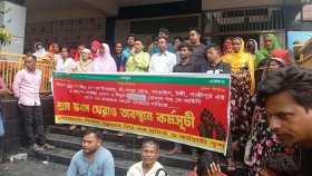 আজও শ্রম ভবনে অবরুদ্ধ কারখানা মালিক, আন্দোলন চালিয়ে যাওয়ার ঘোষণা