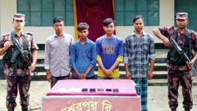 সীমান্ত দিয়ে অবৈধভাবে বাংলাদেশে প্রবেশ, ৪ জনকে আটক