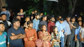 টিএসসিতে ককটেল বিস্ফোরণের প্রতিবাদে বাগছাসের বিক্ষোভ মিছিল
