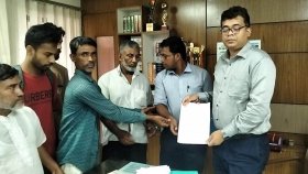 ফেনীতে খাদ্যগুদামে ধান কেনায় অনিয়ম-হয়রানি, কৃষকদের ক্ষোভ