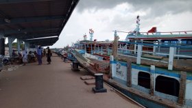 উত্তাল পদ্মা-যমুনা, দৌলতদিয়া-পাটুরিয়া নৌপথে লঞ্চ চলাচল বন্ধ 