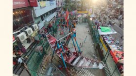 ‘চাচ্চুরা মাঠে খেলতে দেয় না, বাড়িওয়ালাও ছাদে উঠতে দেয় না’