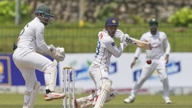 অবশেষে নিসাঙ্কাকে থামালেন তাইজুল