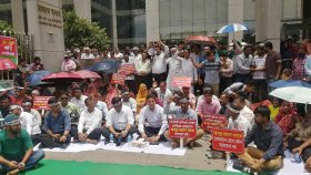 এনবিআর কর্মকর্তাদের ‘কমপ্লিট শাটডাউন’: আমদানি-রফতানি কার্যক্রম পুরোপুরি বন্ধ