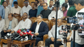 ‘সব বিষয়েই একমত হতে হলে আলোচনার যৌক্তিকতা কী?’