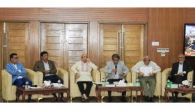 আশাব্যঞ্জক অগ্রগতির জায়গায় আমরা এখনও পিছিয়ে: আলী রিয়াজ