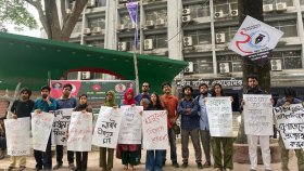 মুরাদনগরের ঘটনায় জবি শিক্ষার্থীদের বিক্ষোভ