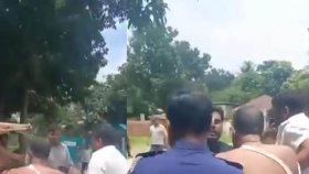আ.লীগের দোসর আখ্যা দিয়ে ‘মব’ তৈরি করে  সাবেক বিএনপি নেতাকে বিবস্ত্র করে মারধর