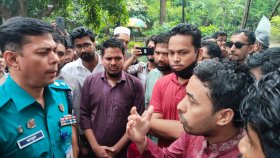 ৪৪তম বিসিএস: পদ বাড়ানোর দাবিতে যমুনায় যাওয়ার চেষ্টা, আটকে দিলো পুলিশ