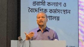 কার দোষে শ্রমবাজার বন্ধ হয় জানালেন আসিফ নজরুল