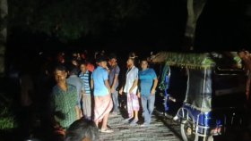 মেহেরপুরে রাতে সড়কে ককটেল ফাটিয়ে ডাকাতি