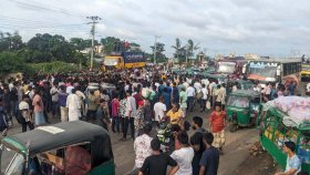 চট্টগ্রাম-কক্সবাজার মহাসড়ক ছেড়েছেন বিক্ষোভকারীরা, দাবি না মানলে সারা দেশে অবরোধ