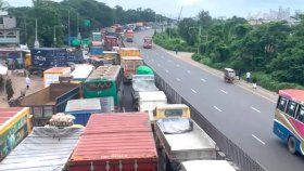 ঢাকা-চট্টগ্রাম মহাসড়কে ৮ কিলোমিটার যানবাহনের ধীরগতি